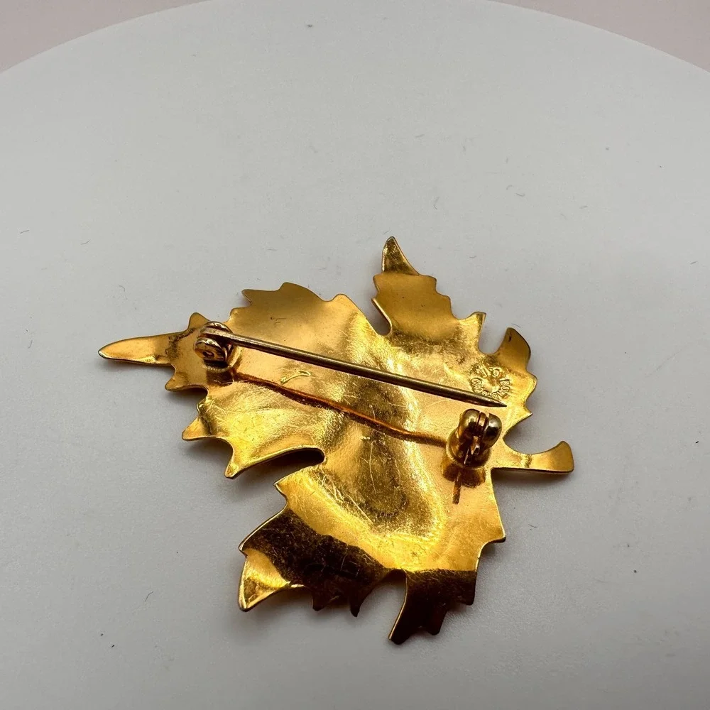 Vintage 90s Gold Tone Textured Maple Leaf Brooch Pin Statement‎ Fashion Jewelry